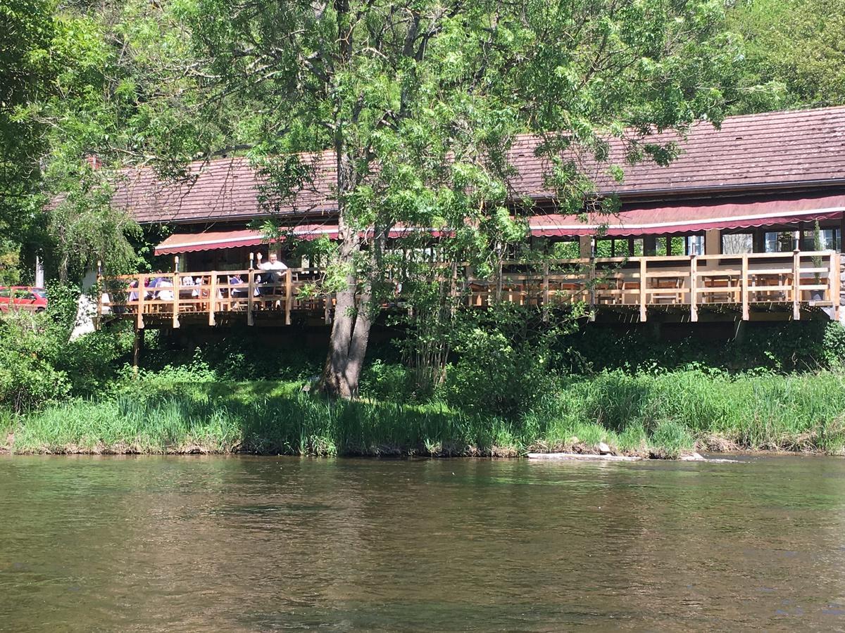 Hotel Restaurant Les Gorges De Chouvigny מראה חיצוני תמונה